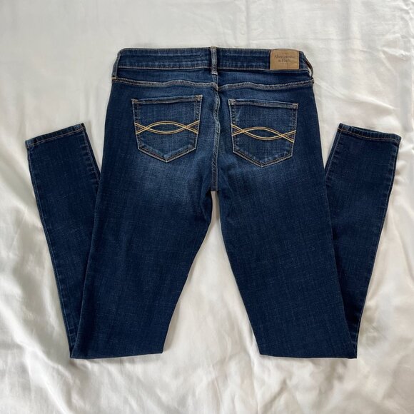 Abercrombie & Fitch Dark Wash Low Rise Skinny Jeans | Size 2R/26 - Picture 5 of 7